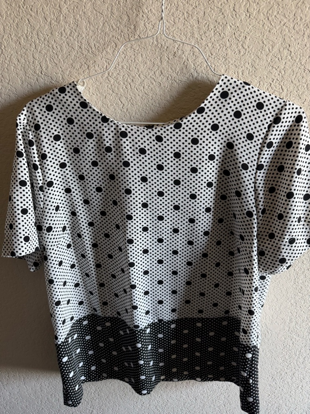 Black and White Polka Dot Blouse Size:L
Brand: Daniel Rainn
Condition: NCO